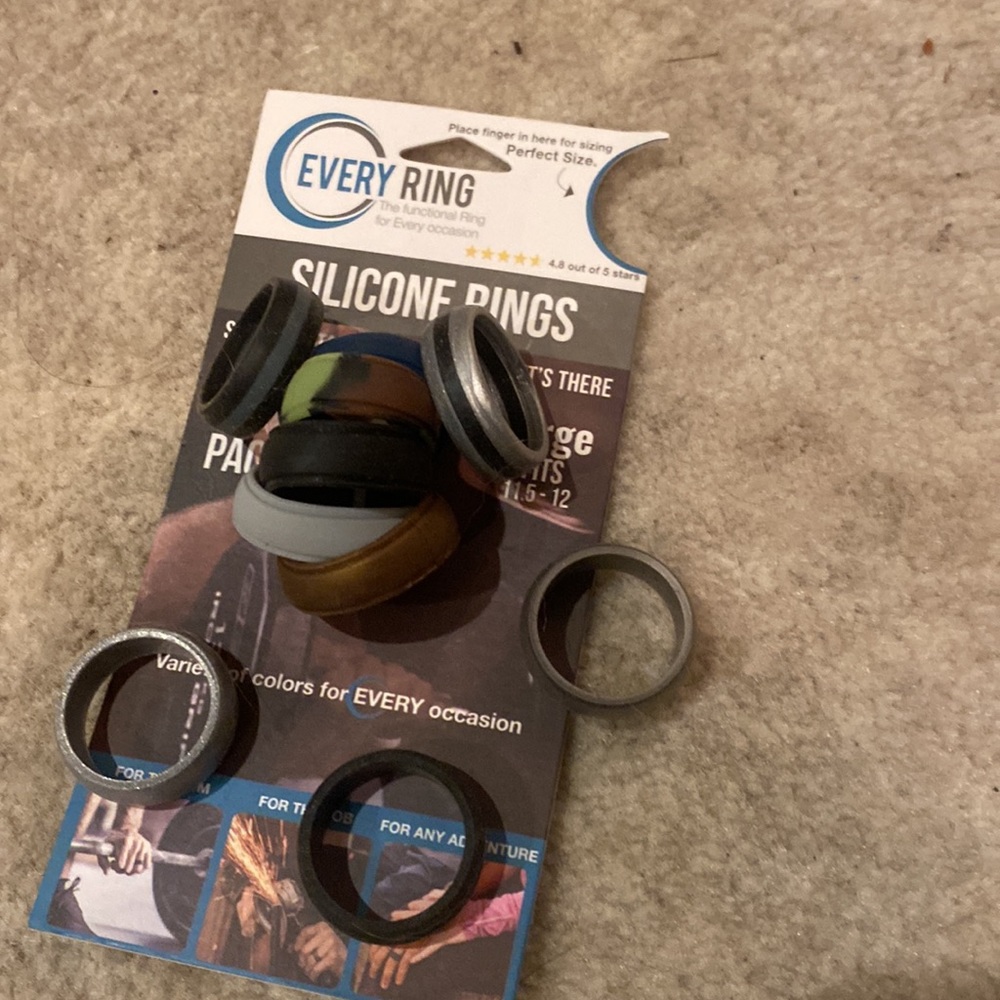 Every ring silicone rings. 10 available. Silver grey, fireman or police stripe